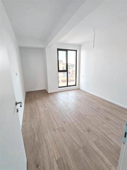 Casă cu 4 camere cu Teren 235 Mp în Prelungirea Ghencea