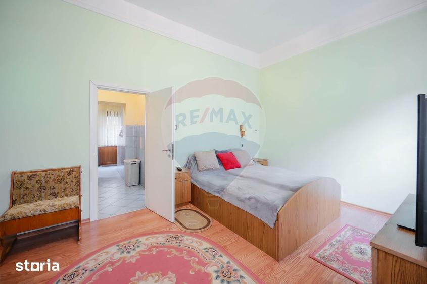 Casă cu 7 camere cu Teren 153 Mp în Central