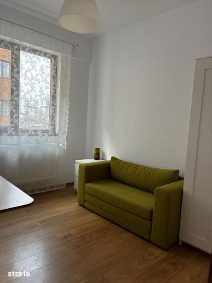 Apartament cu 3 camere decomandat în Pajura