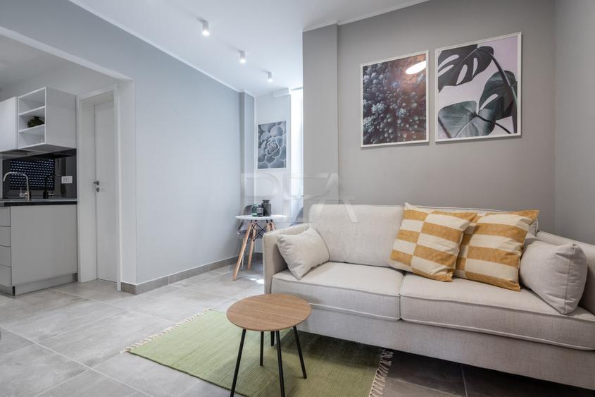 Apartament cu 5 camere decomandat, mobilat în Universitate