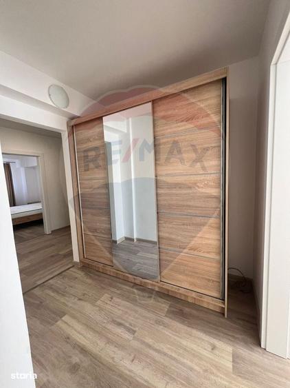Apartament cu 4 camere în Polivalentă