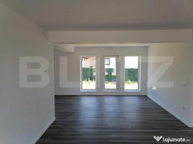 Casă cu 7 camere cu Teren 488 Mp în Valea