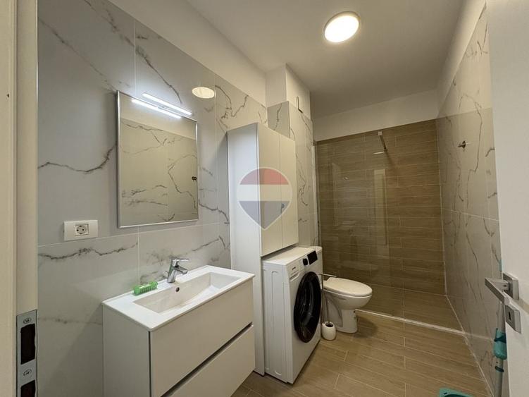 Apartament cu 2 camere semidecomandat, mobilat în Central