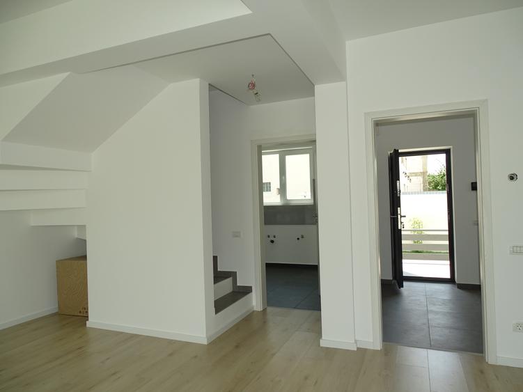 Duplex cu 4 camere cu Canalizare în Popești-Leordeni