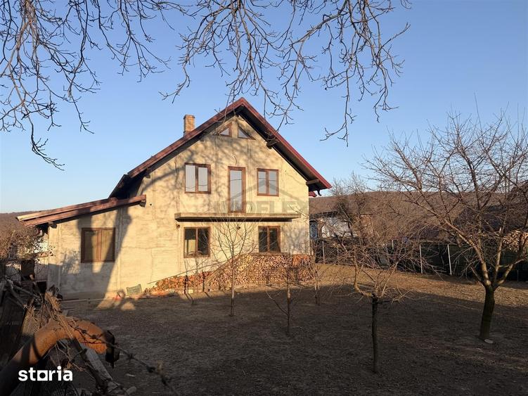 Casă cu 4 camere cu Teren 8400 Mp în Pătrăuți