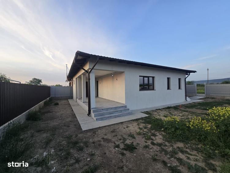 Casă cu 3 camere în Letea Veche
