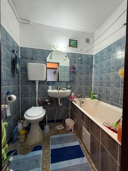 Apartament cu 3 camere decomandat, mobilat în Drumul Taberei