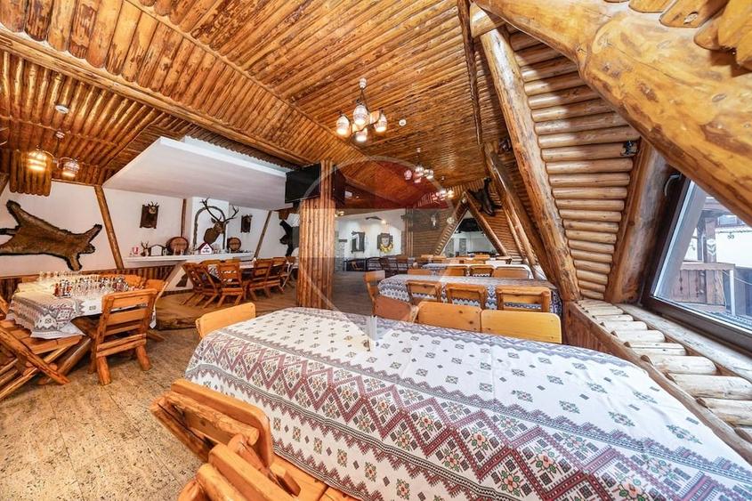Casă cu 13 camere cu Teren 869 Mp în Central