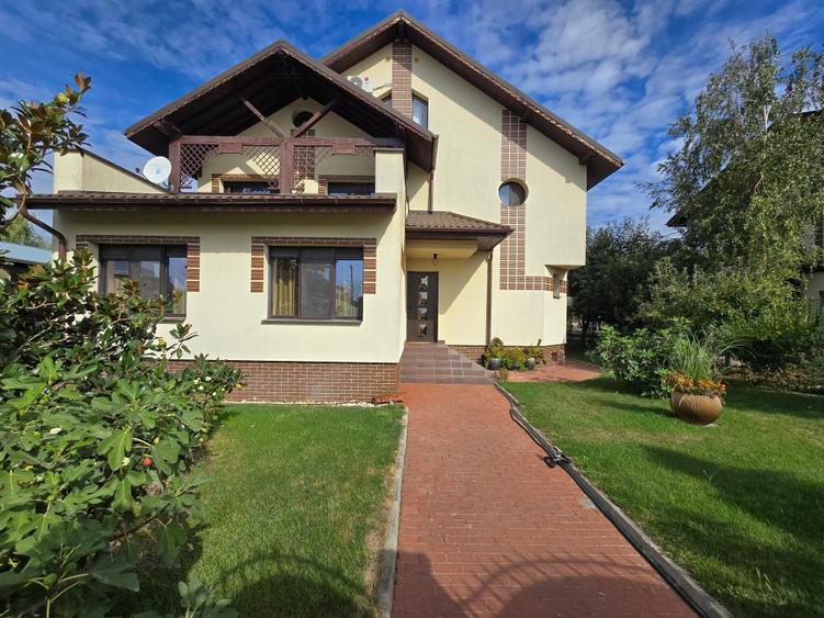 Casă cu 6 camere cu Canalizare în Săftica