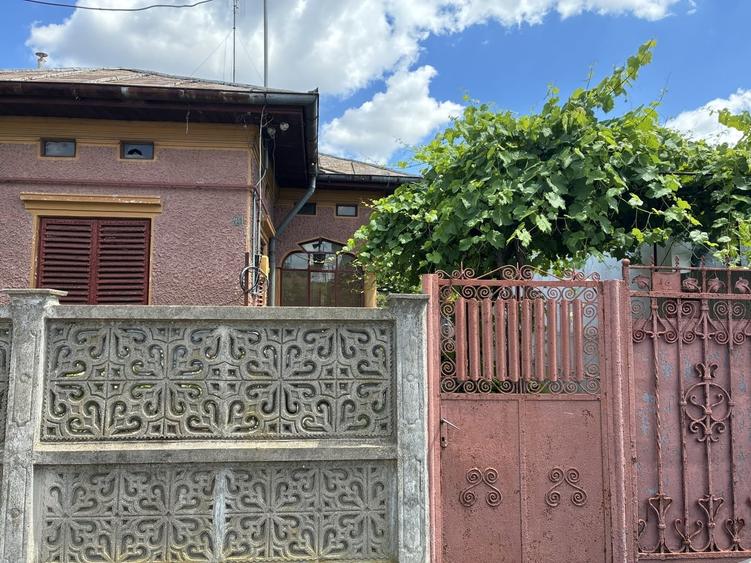 Casă cu 5 camere cu Teren 394 Mp în Pantelimon