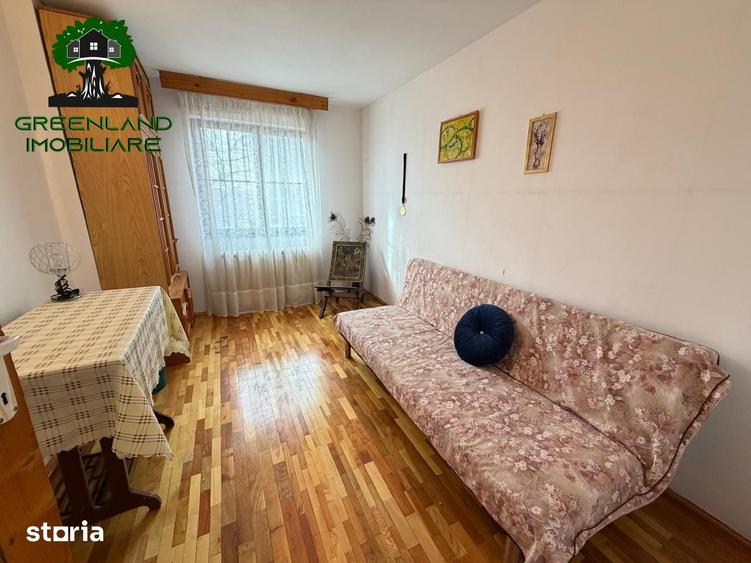 Casă cu 4 camere cu Teren 150 Mp în Podul de Fier