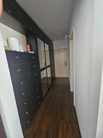 Apartament cu 3 camere semidecomandat în Spitalul Județean