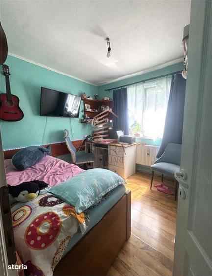 Apartament cu 3 camere semidecomandat în Rogerius