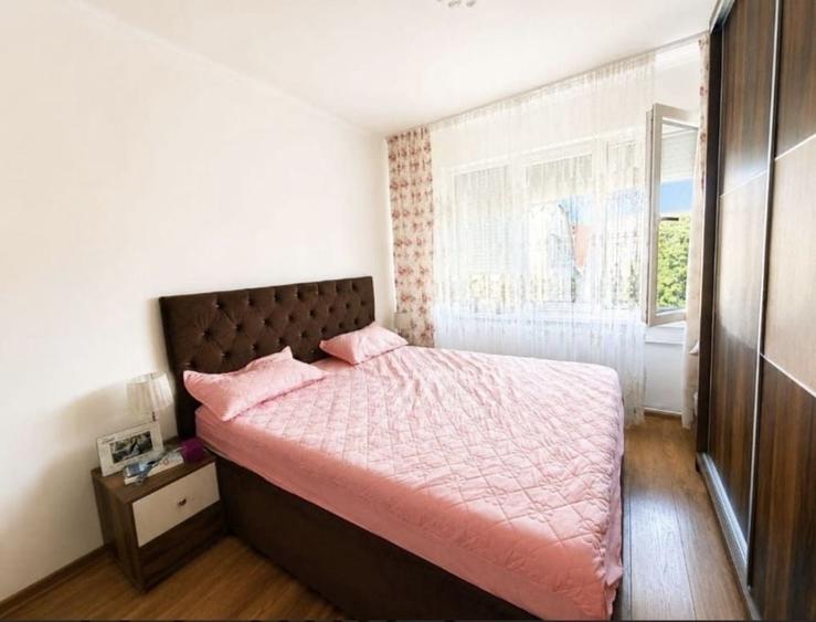 Apartament cu 3 camere decomandat în Est