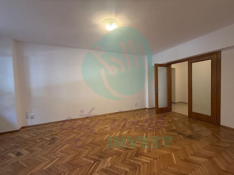 Apartament cu 4 camere decomandat în Decebal