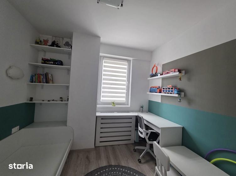 Apartament cu 3 camere semidecomandat în Dâmbul Rotund