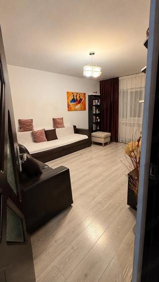 Apartament cu 3 camere decomandat în Aviației