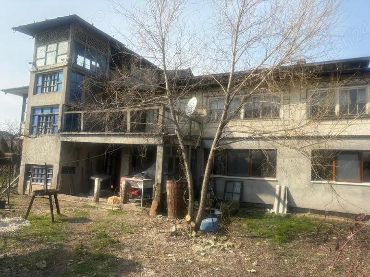 Casă cu Teren 2050 Mp în Central