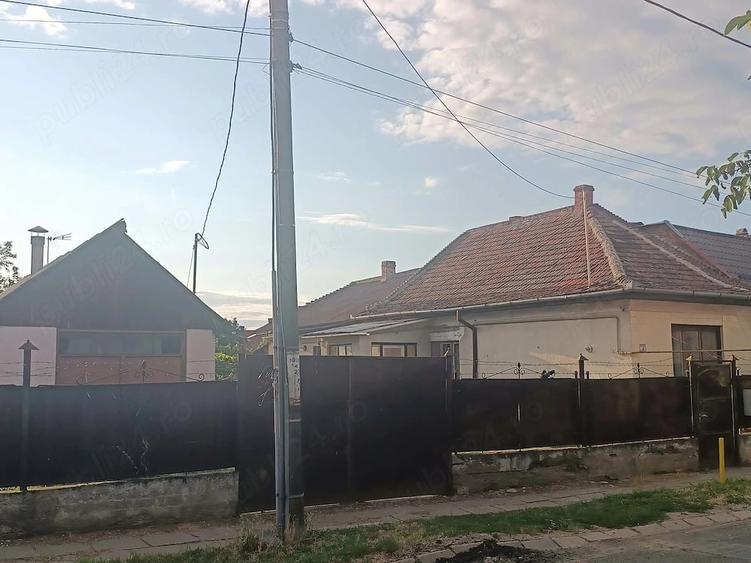 Casă cu 3 camere cu Teren 920 Mp în Exterior Vest