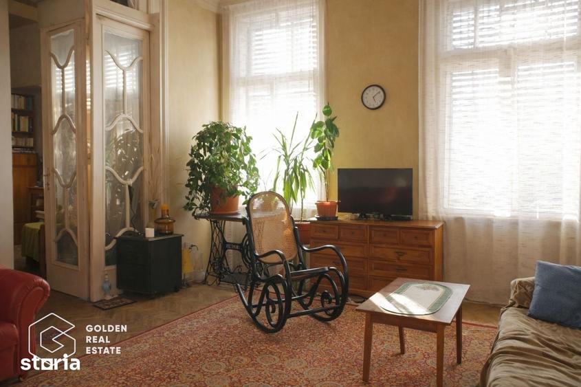 Apartament cu 3 camere semidecomandat în Pârneava
