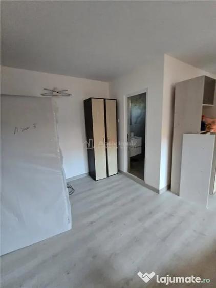 Casă cu 10 camere cu Teren 400 Mp în Nord