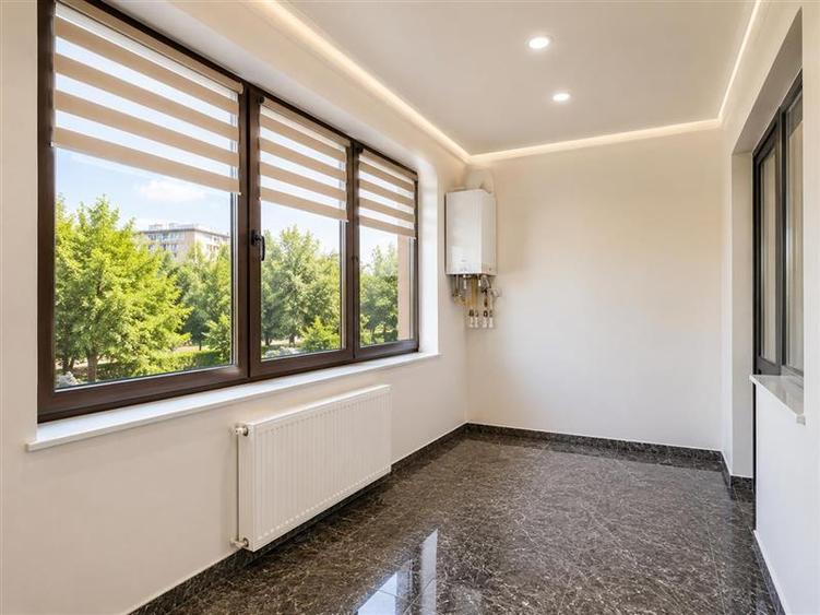 Apartament cu 2 camere decomandat în Tractorul