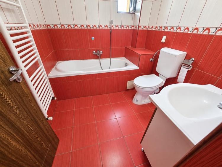 Casă individuală cu 6 camere cu Canalizare în Rolast