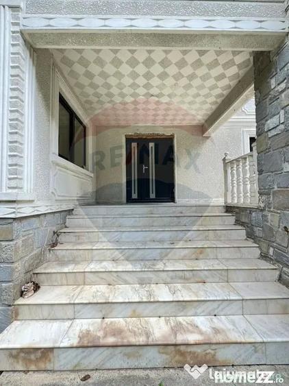 Casă cu 7 camere cu Teren 859 Mp în Mădei