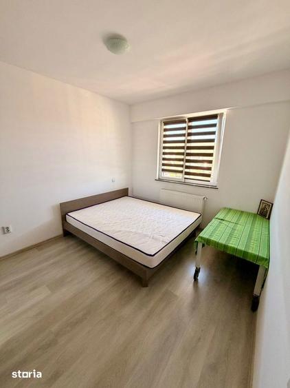 Apartament cu 3 camere semidecomandat în Iris