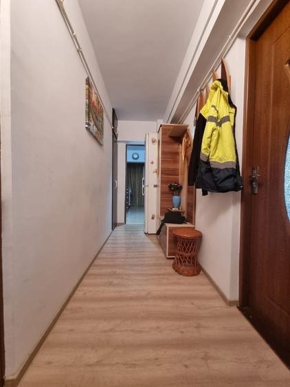 Apartament cu 3 camere decomandat în Berca
