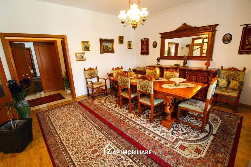 Casă individuală cu 7 camere cu Canalizare în Unirii
