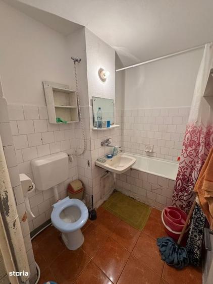 Apartament cu 4 camere decomandat în Micro 16