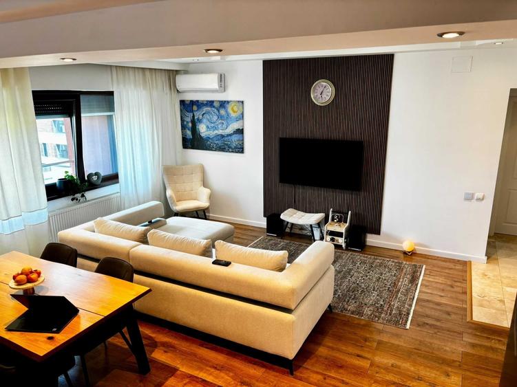 Apartament cu 3 camere semidecomandat în Est