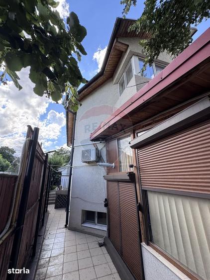 Casă cu 7 camere cu Teren 607 Mp în Central