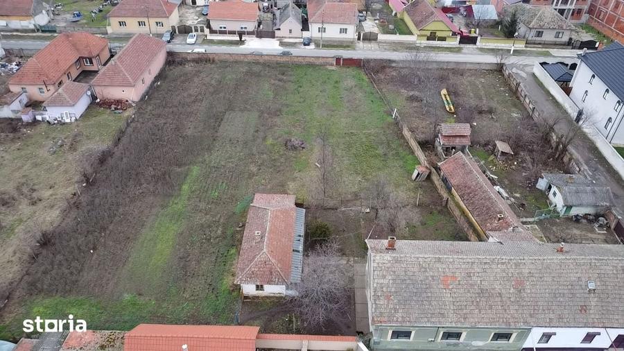 Casă cu 5 camere cu Teren 4319 Mp în Central