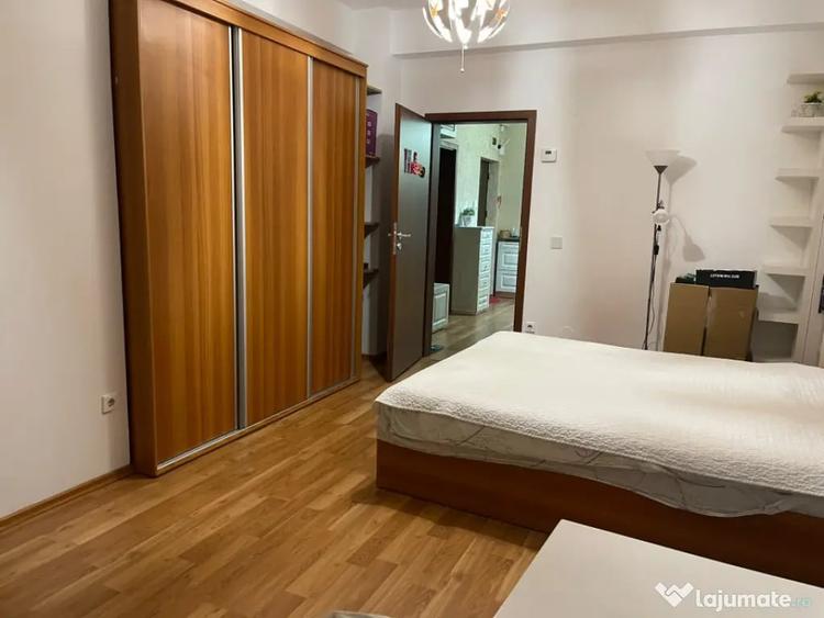 Apartament cu 3 camere semidecomandat în Central