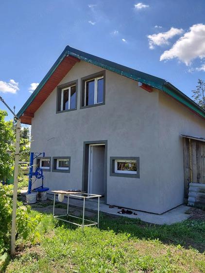 Casă cu 2 camere cu Teren 1295 Mp în Central