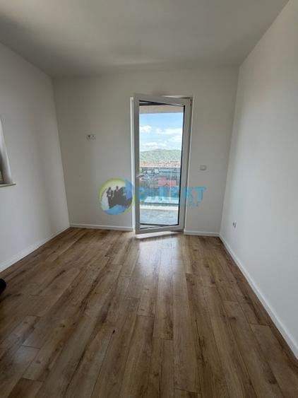 Apartament cu 3 camere decomandat în Decebal