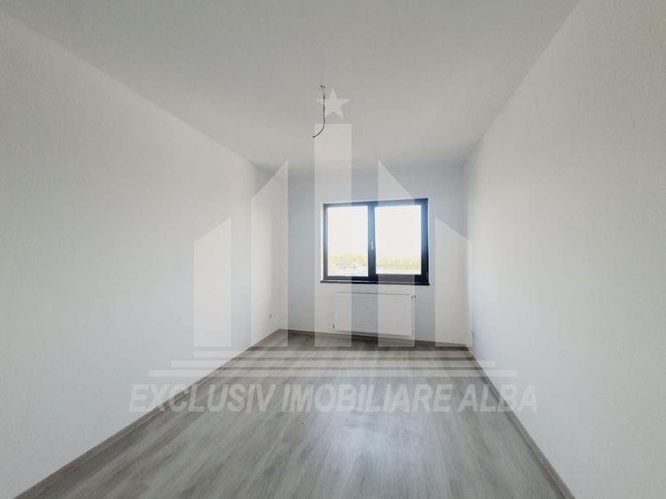 Apartament cu 3 camere decomandat în Micești