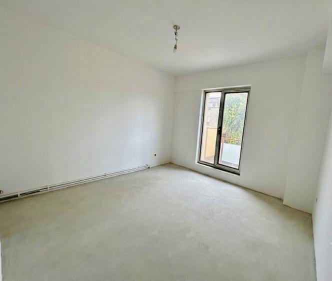 Apartament cu 3 camere decomandat în Aviației