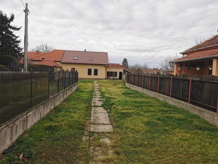 Casă cu 3 camere în Central