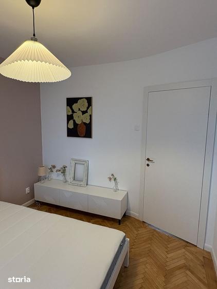 Apartament cu 3 camere semidecomandat în Tei
