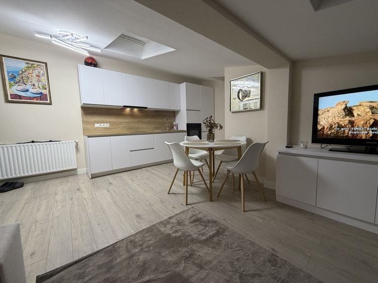 Apartament cu 2 camere decomandat în Central