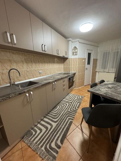 Apartament cu 4 camere decomandat în Central
