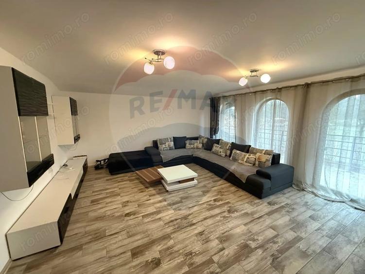 Casă cu 5 camere cu Teren 6117 Mp în Voislova