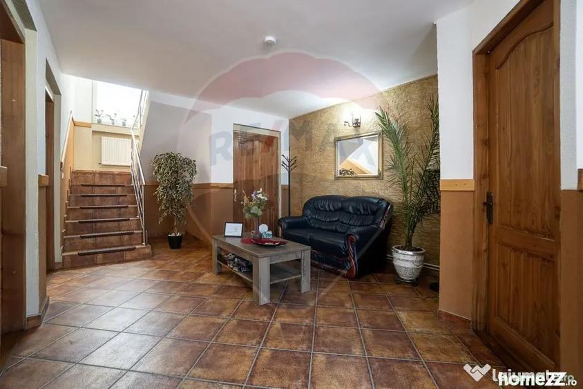 Casă cu 4 camere cu Teren 443 Mp în Poiana Mărului