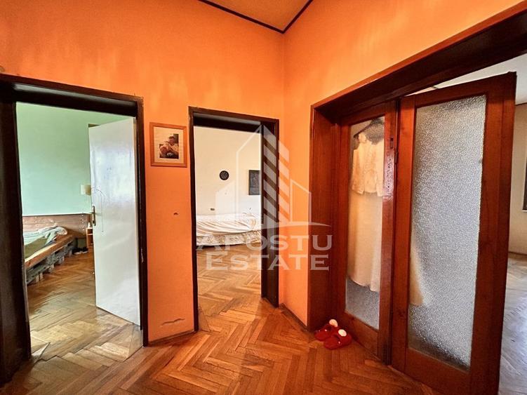 Apartament cu 4 camere decomandat în Central