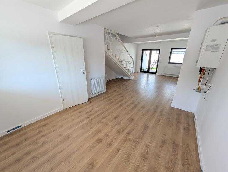 Casă individuală cu 4 camere cu Teren 100 Mp în Tunari