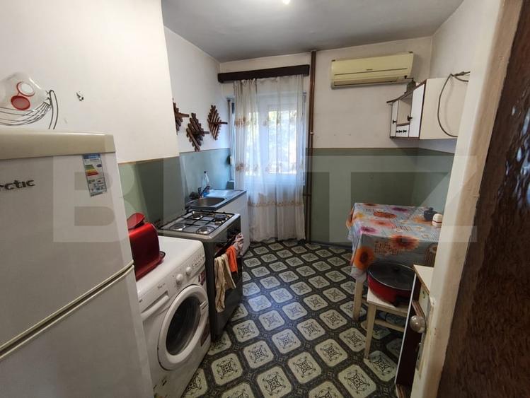 Apartament cu 3 camere semidecomandat, mobilat în Nufărul