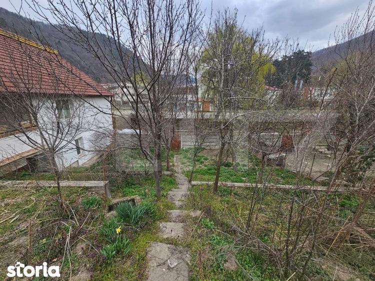 Casă cu 4 camere cu Teren 400 Mp în Central